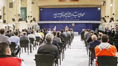 رهبر معظم انقلاب اسلامی در دیدار با جمعی از کارگران: همه کمک کنند ، برنامههای اقتصادی دولت به نتیجه برسد 4 | نقش نیوز رهبر معظم انقلاب اسلامی در دیدار با جمعی از کارگران: همه کمک کنند ، برنامههای اقتصادی دولت به نتیجه برسد