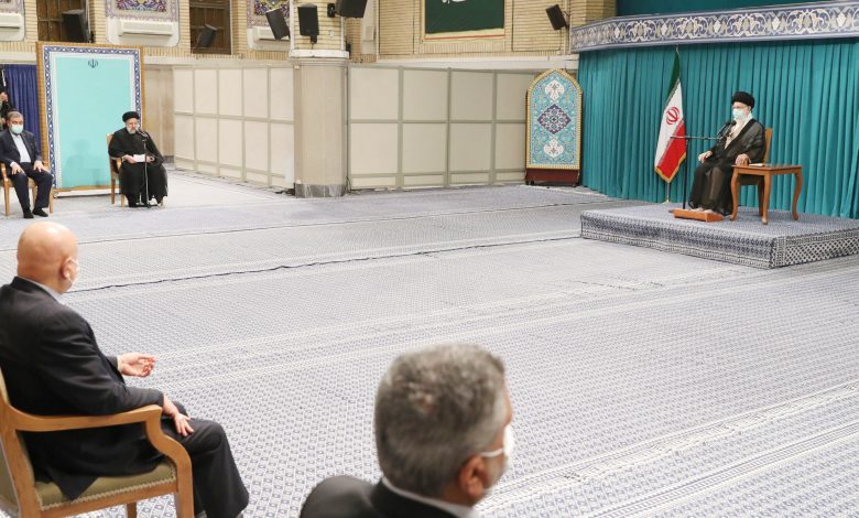 رهبرانقلاب اسلامی در دیدار با رئیس‌جمهور:قاطعانه با هرعاملی که تولید را تضعیف می‌کند ، مقابله کنید