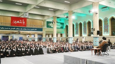 رهبرمعظم انقلاب در دیدار جمعی از معلمان:باید هویت ایرانی و اسلامی و شخصیت ملی را در کودکان کشور زنده کنیم