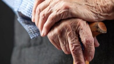 بررسی ارتباط تنش های مالی با سلامت روان سالمندان