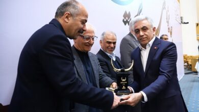 تندیس زرین جایزه ملی مدیریت مالی ایران در سال 1403 به بانک ملت اهدا شد 4 | نقش نیوز تندیس زرین جایزه ملی مدیریت مالی ایران در سال 1403 به بانک ملت اهدا شد