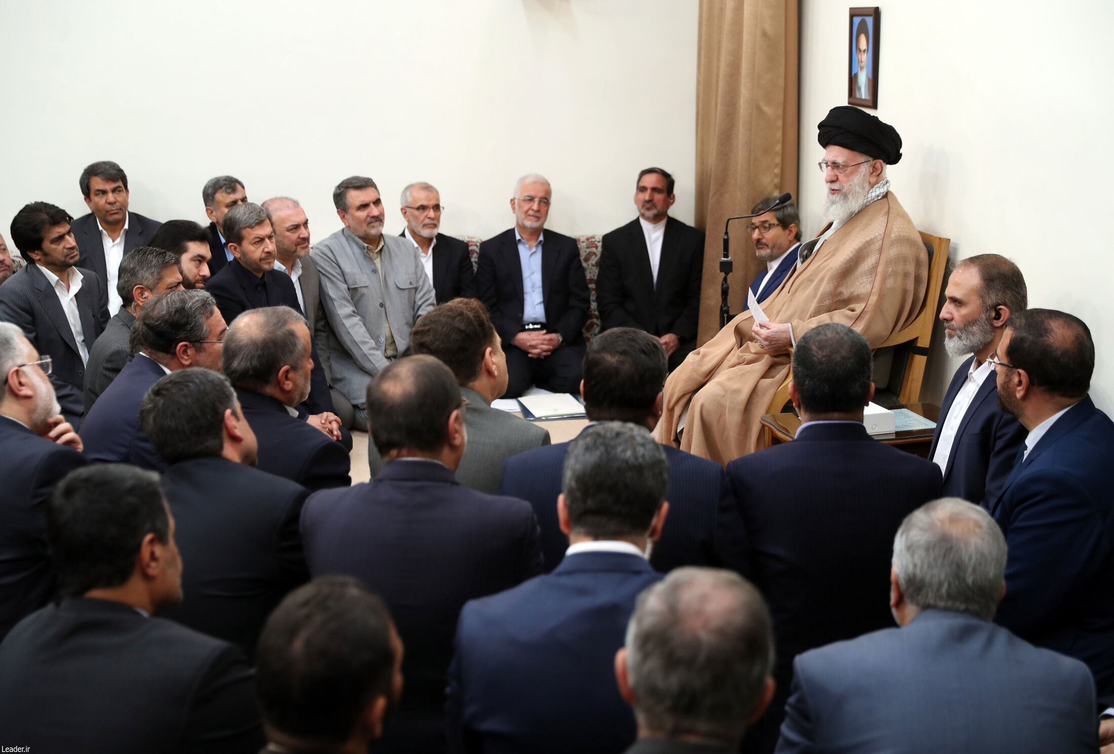 رهبر انقلاب اسلامی در دیدار وزیر کشور و استانداران:استانداران مدیر همهجانبه استان؛ باید به آنها اختیارات داده شود 1 | نقش نیوز امروز برای خدمت به مردم، فضای عمومی کشور مناسب و فرصتها بسیار است