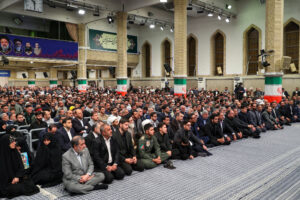 رهبر انقلاب در دیدار خانوادههای شهید رئیسی و دیگر شهیدان خدمت:شهید رئیسی؛ نمونه بارز فتحالفتوح انقلاب در تربیت مسئولان از خود گذشته و کارآمد 2 | نقش نیوز مراسم بزرگداشت شهید رئیسی و شهدای خدمت