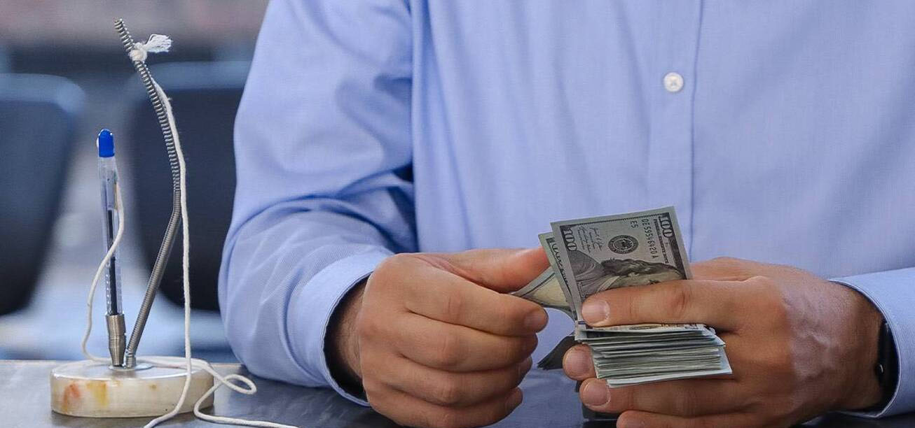 قیمت امروز دلار و یورو در مرکز مبادله ایران 1 | نقش نیوز قیمت امروز دلار و یورو در مرکز مبادله ایران