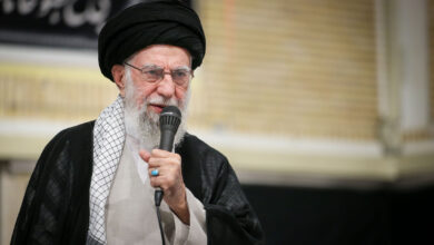 رهبرمعظم انقلاب در مراسم بزرگداشت شهدای جنگ تحمیلی اخیر: ملت ایران، دین و دانش خود را رها نخواهد کرد 5 | نقش نیوز ملت ایران، دین و دانش خود را رها نخواهد کرد