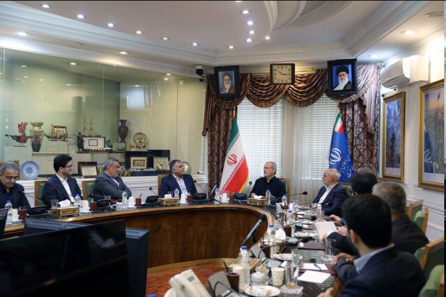 بازدید سرزده رئیس جمهور از وزارت نفت 1 | نقش نیوز وزارت نفت ماموریت مهمی در ساماندهی عرصه تولید و مصرف انرژی بر عهده دارد