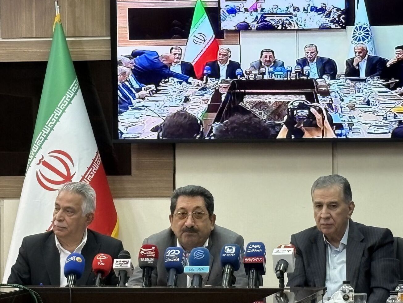 وزیر صمت: مدت زمان بسته حمایت از تولید تمدید میشود 1 | نقش نیوز ترخیص یک میلیون و ۳۰۰ هزار تن کالا از گمرکات