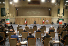 رهبرمعظم انقلاب با قدردانی ویژه از رئیس جمهور و دولت:معیشت مردم مهم ترین مسئله است برای انضباط بازار چارهاندیشی شود 3 | نقش نیوز رهبر انقلاب: روحیه کار و تلاش را بر حالت «نه جنگ نه صلح» غلبه بدهیم