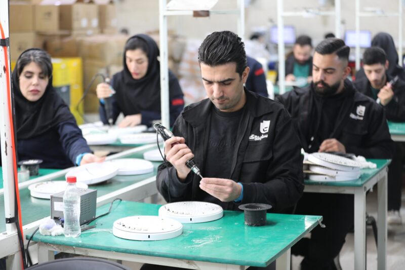 معاون اقتصادی سازمان منطقه آزاد انزلی خبر داد: رشد 352 درصدی صادرات از محل تولید منطقه طی نیمه نخست سالجاری 5 | نقش نیوز 4 | نقش نیوز