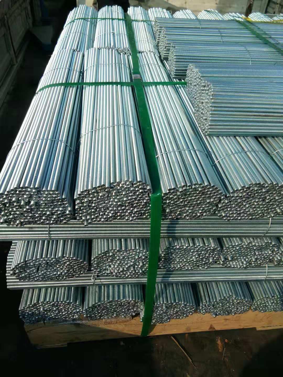 قیمت روز پیچ متری راد و عوامل موثر بر قیمت آن 1 | نقش نیوز قیمت روز پیچ متری راد و عوامل موثر بر قیمت آن