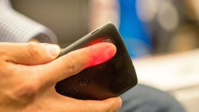 تلفن همراه در محیط کار، دشمن بهره‌وری یا ابزار ضروری؟