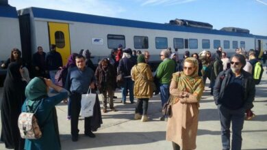 دومین قطار گردشگری مثلث طلایی به یزد وارد شد 1 | نقش نیوز دومین قطار گردشگری مثلث طلایی به یزد وارد شد