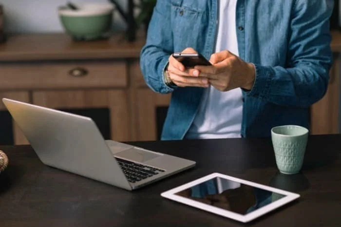 چالش های استفاده از تلفن همراه در محل کار