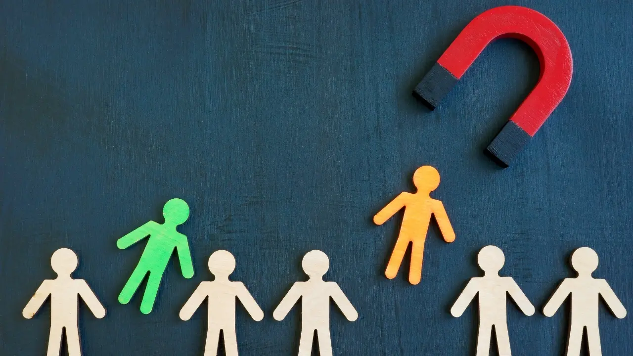 بررسی تأثیر استعدادیابی دوران کودکی بر رضایت شغلی