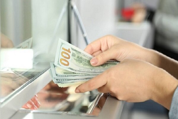 تخصیص ارز رانتی سیستم فسادزای امضای طلایی را به وجود آورد