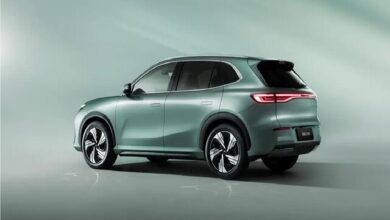 رونمایی از خودروی برقی که درجا می‌چرخد!