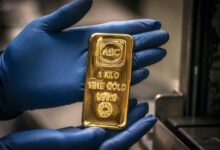 طلای جهانی در آستانه عبور از مرز ۴۵۰۰ دلار